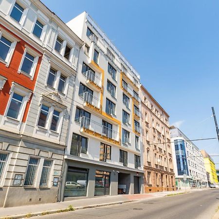 Brand New Two Room Apartment #26 With Free Secure Parking Close To Center Prága Kültér fotó