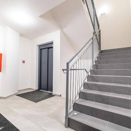 Brand New Two Room Apartment #26 With Free Secure Parking Close To Center Prága Kültér fotó
