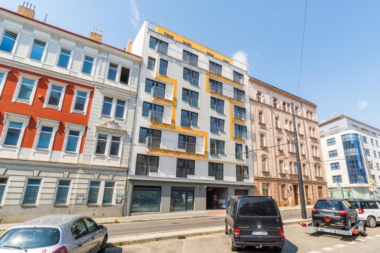 Brand New Two Room Apartment #26 With Free Secure Parking Close To Center Prága Kültér fotó