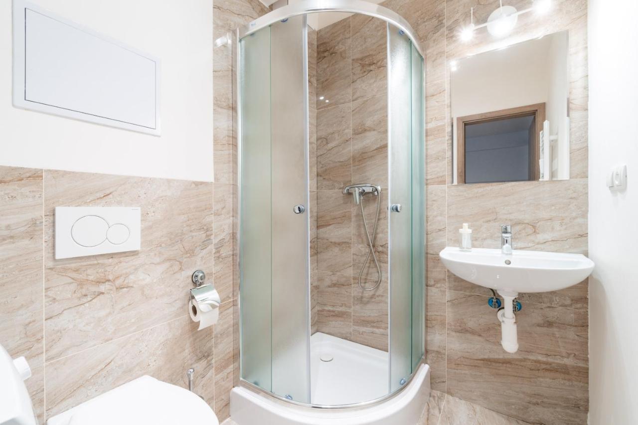Brand New Two Room Apartment #26 With Free Secure Parking Close To Center Prága Kültér fotó