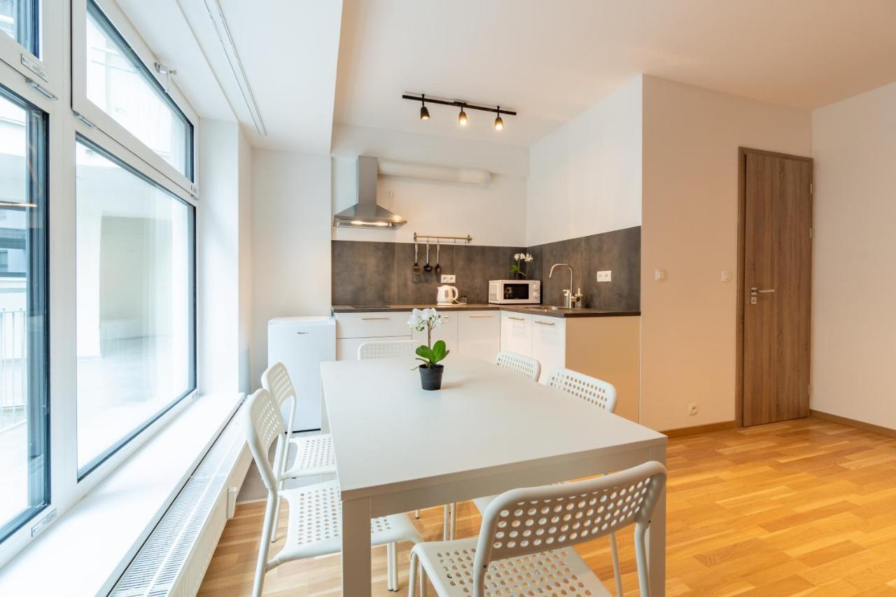 Brand New Two Room Apartment #26 With Free Secure Parking Close To Center Prága Kültér fotó