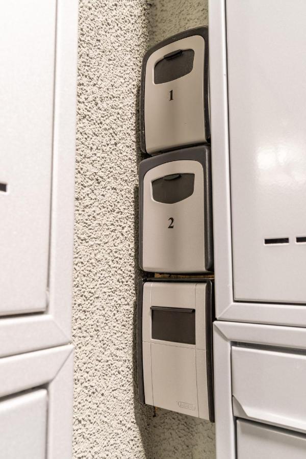 Brand New Two Room Apartment #26 With Free Secure Parking Close To Center Prága Kültér fotó