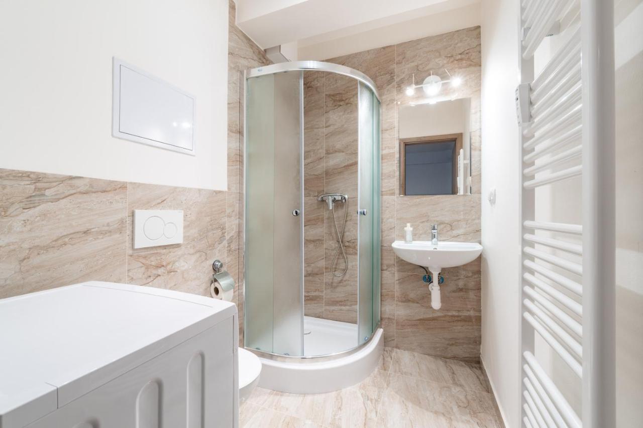 Brand New Two Room Apartment #26 With Free Secure Parking Close To Center Prága Kültér fotó