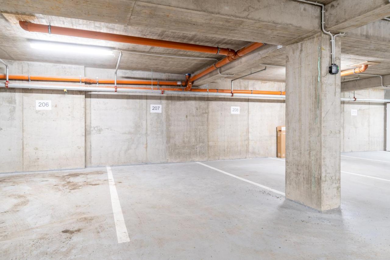 Brand New Two Room Apartment #26 With Free Secure Parking Close To Center Prága Kültér fotó