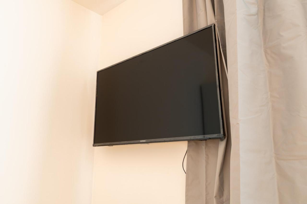 Brand New Two Room Apartment #26 With Free Secure Parking Close To Center Prága Kültér fotó